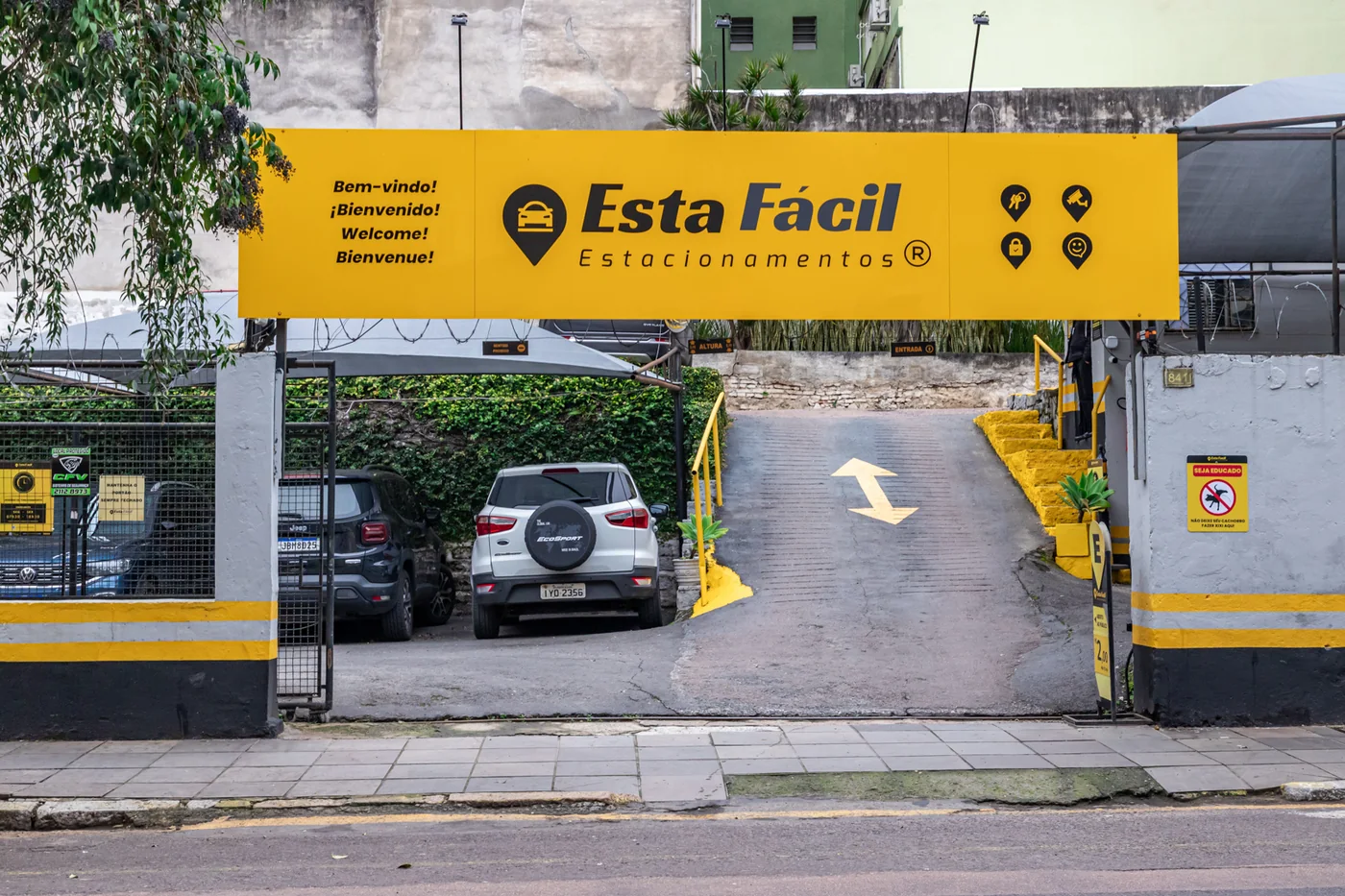 Estacionamento EstaFácil no Colégio La Salle Dores